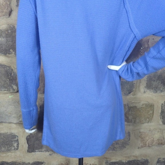 WILDFOX Haley Brushed Long Sleeve V-Neck Top Blue Size Small Exposed Seams - Picture 7 of 13